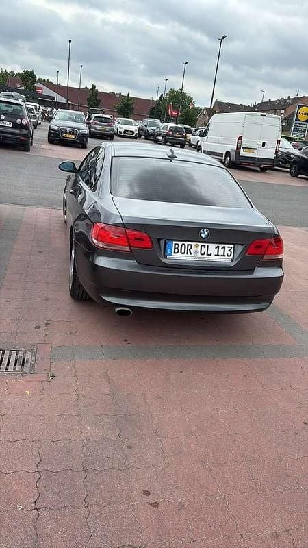 Gebraucht BMW 320 177 PS (130 kW) 2009 Grau Coupé