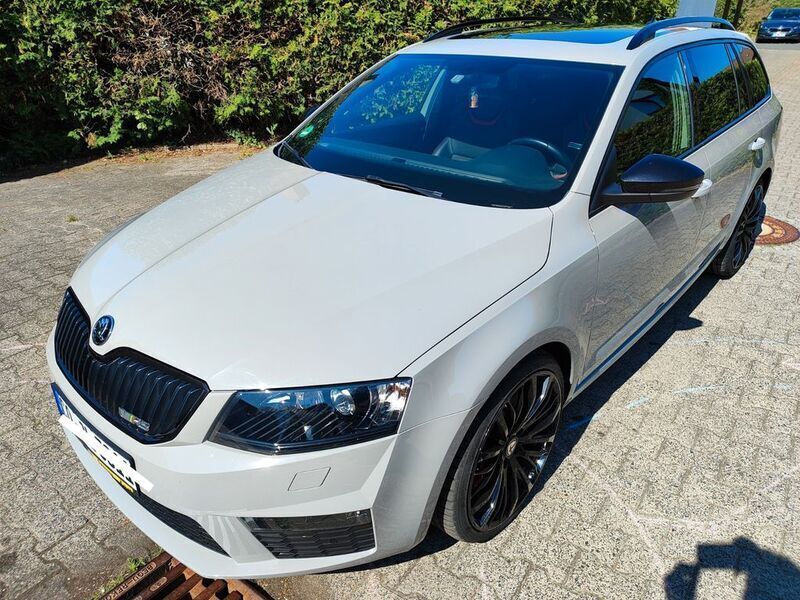 Grau Gebraucht 2016 Skoda Octavia RS Kombi | 18.900 € (Fairer Preis) - Bild 1/4
