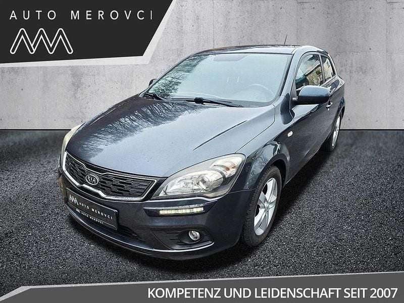 Grau Gebraucht 2011 Kia Ceed Kleinwagen | 4.695 € (Fairer Preis) - Bild 1/4