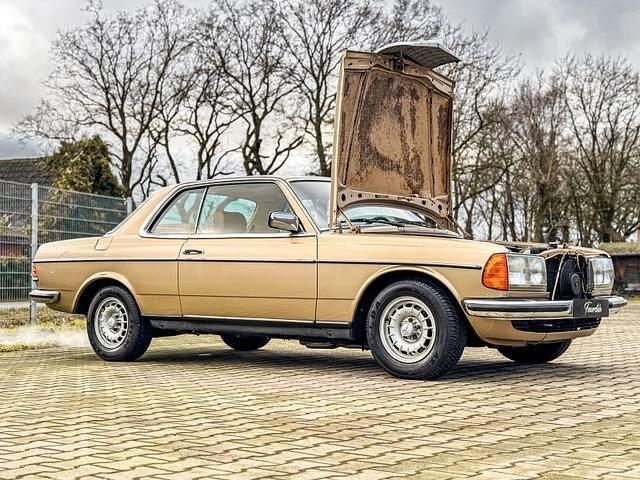 Gebraucht Mercedes 230 136 PS (100 kW) 1982 Gold metallic Coupé