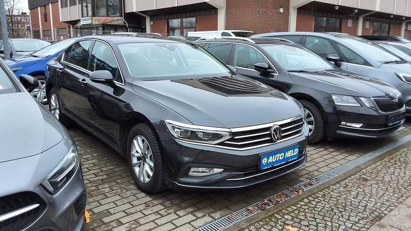 Gebraucht VW Passat Business 122 PS (89 kW) 2021 Mangangrau Limousine