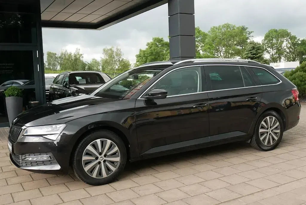 Gebraucht Skoda Superb Style 150 PS (110 kW) 2023 Schwarz Kombi