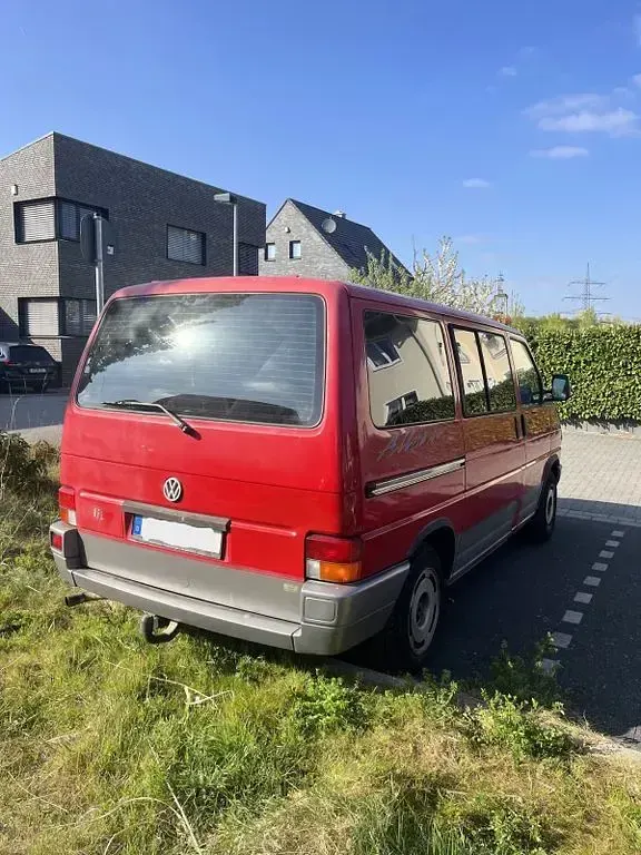 Używany VW Multivan 110 KM (80 kW) 1994 Czerwony Minivan