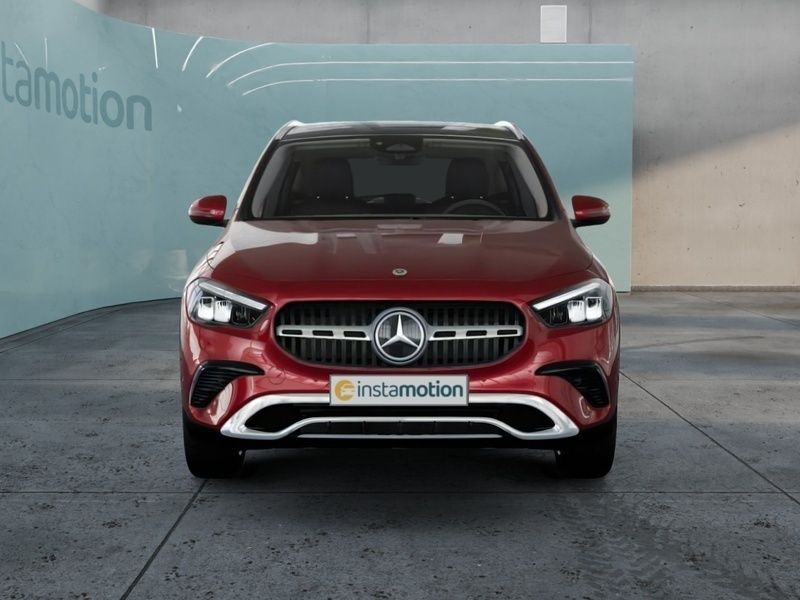 Gebraucht Mercedes GLA250 163 PS (119 kW) 2024 Rot SUV