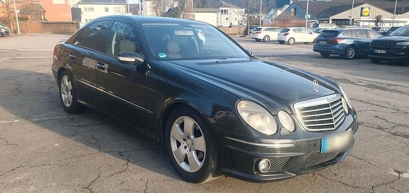 Gebraucht Mercedes E270 AMG 177 PS (130 kW) 2003 Schwarz Limousine