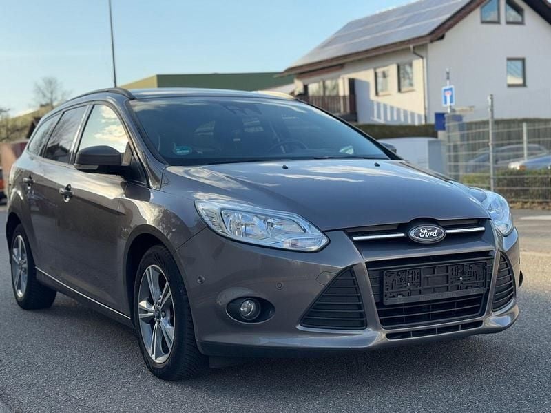 Gebraucht Ford Focus SYNC Edition 116 PS (85 kW) 2013 Braun Kombi