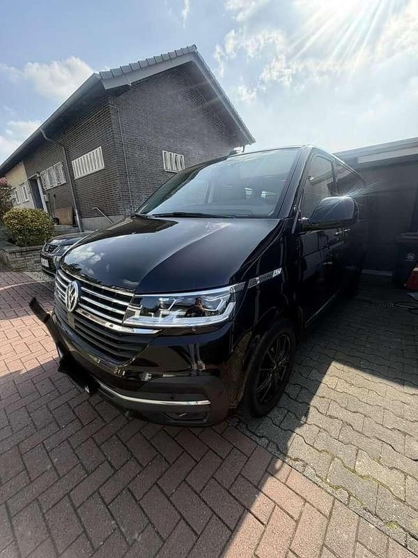 Gebraucht VW Multivan Highline 204 PS (150 kW) 2023 Schwarz Van