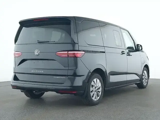 Gebraucht VW Multivan Life 245 PS (180 kW) 2025 Deep black Van / Kleinbus