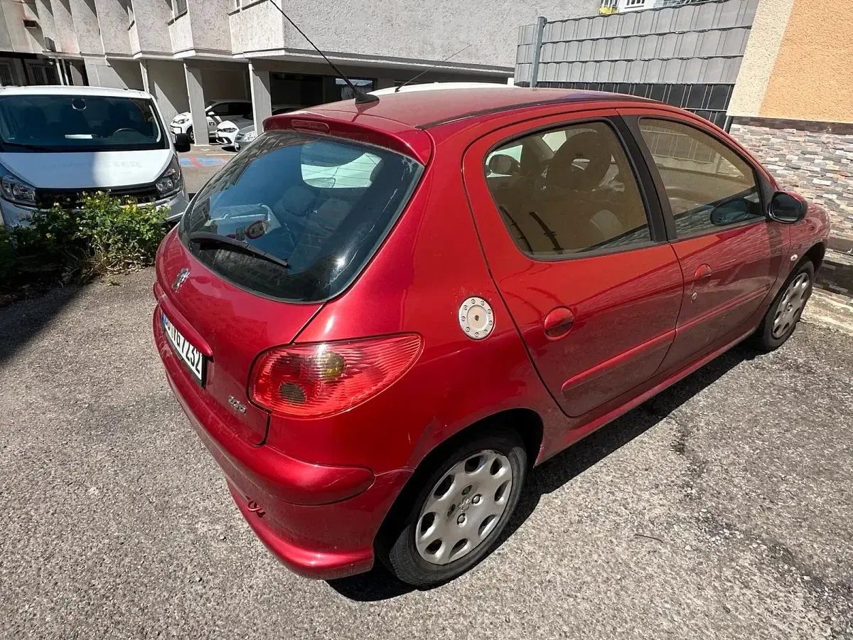 Gebraucht Peugeot 206 75 PS (55 kW) 2003 Rot Kleinwagen