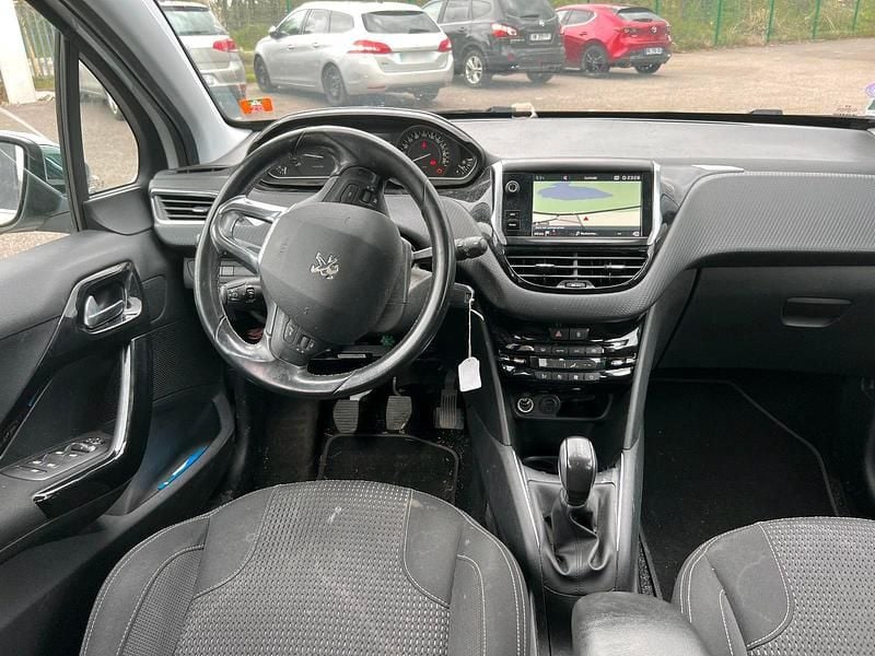 Gebraucht Peugeot 208 82 PS (60 kW) 2018 Weiß Kleinwagen