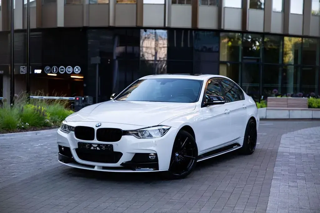Gebraucht BMW 330 M Sport 252 PS (185 kW) 2017 Weiß Limousine