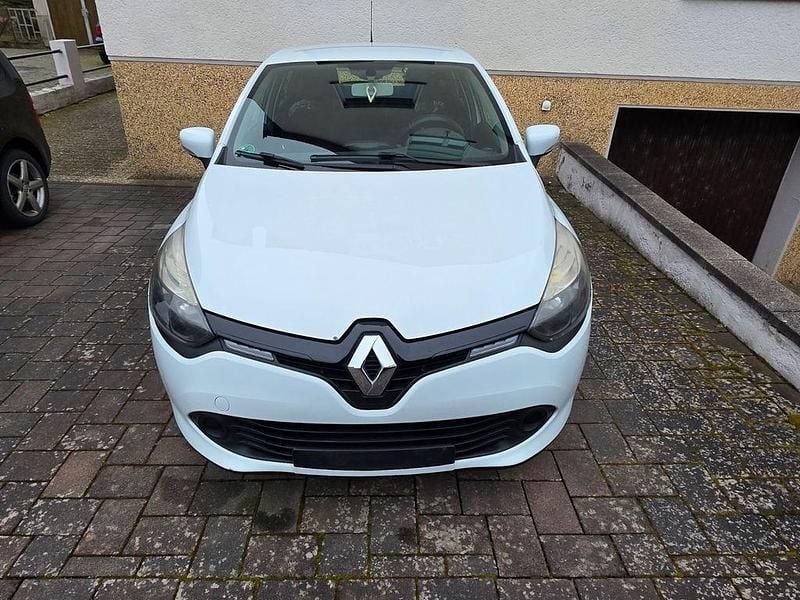 Weiß Gebraucht 2013 Renault Clio IV Dynamique Limousine | 3.499 € (Fairer Preis) - Bild 1/4