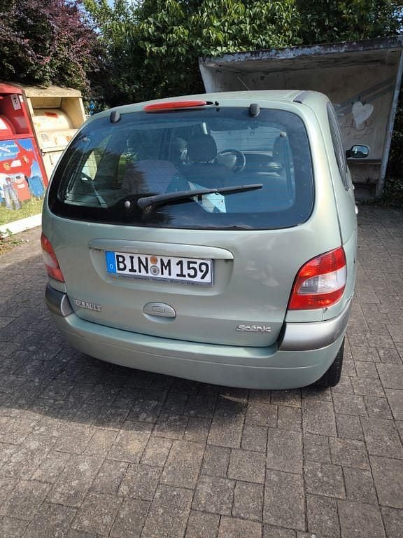 Grün Gebraucht 2001 Renault Mégane Expression Limousine | 1.000 € (Guter Preis) - Bild 1/4