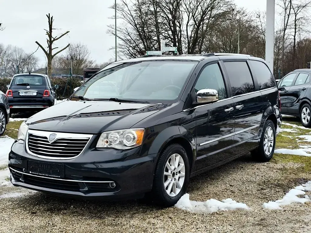 Gebraucht Lancia Voyager Platinum 163 PS (119 kW) 2013 Grau Van / Kleinbus