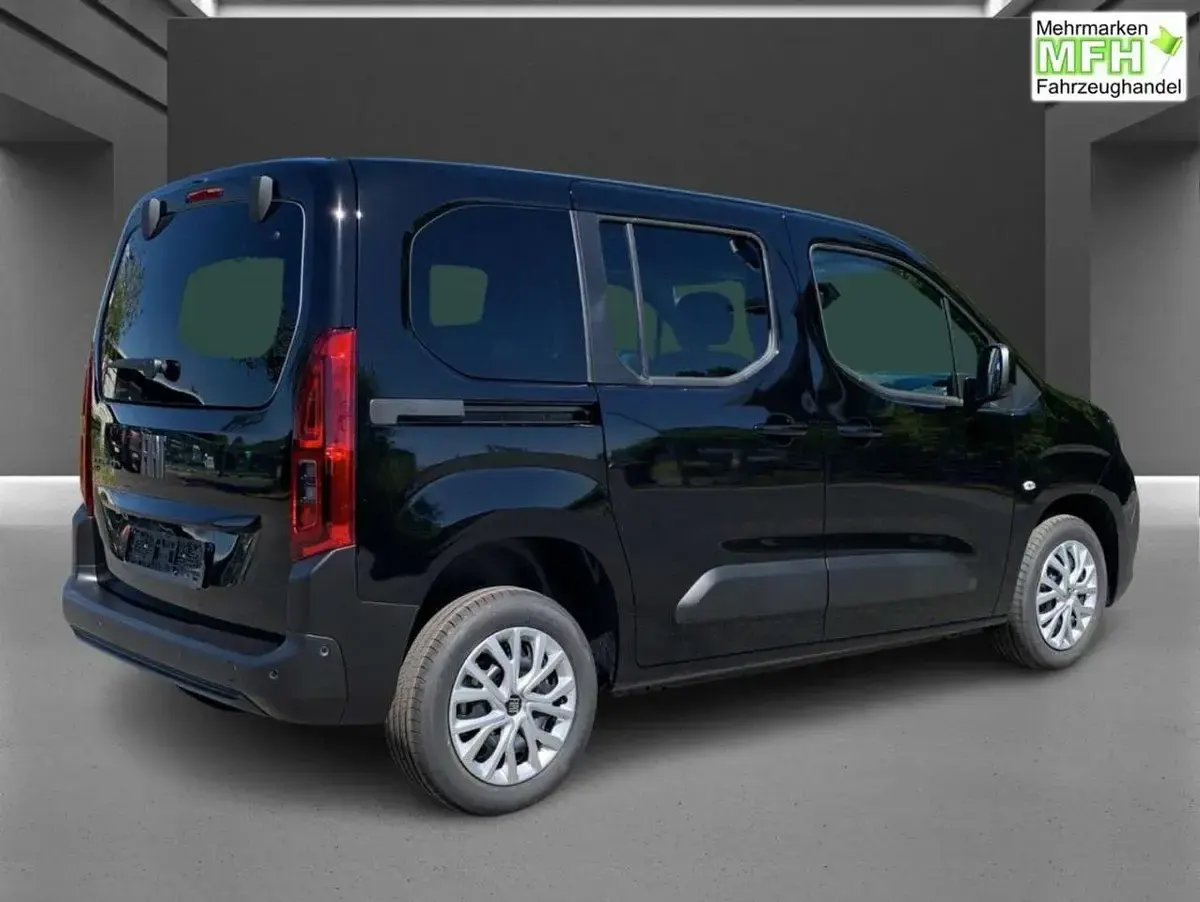 Neu Fiat Doblò 102 PS (75 kW) 2026 Cinema schwarz Van / Kleinbus