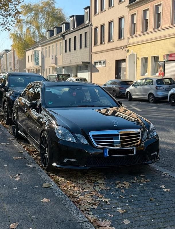 Gebraucht Mercedes E500 387 PS (284 kW) 2009 Schwarz Limousine