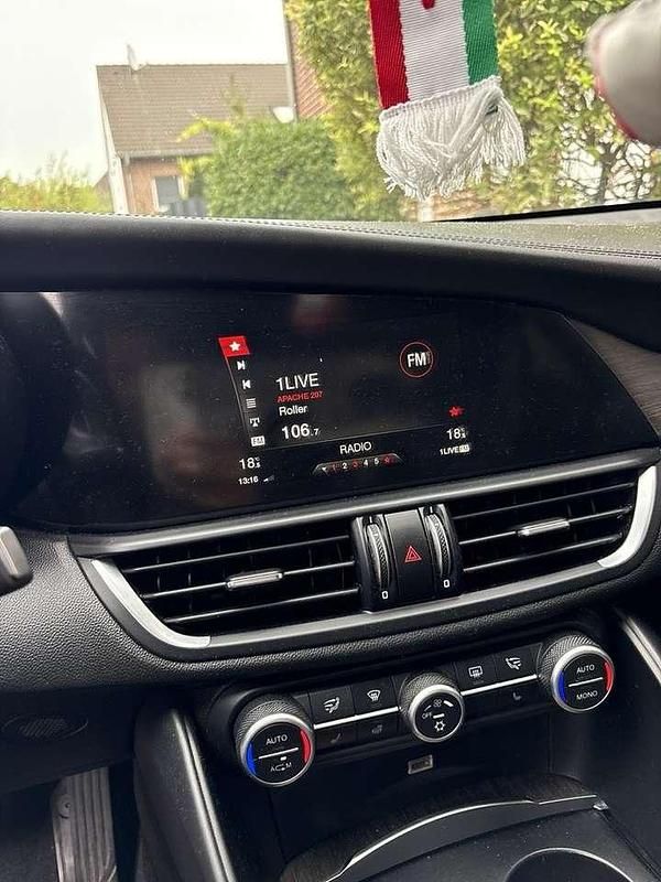 Gebraucht 2017 Alfa Romeo Giulia Super Limousine | 17.990 € (Fairer Preis) - Bild 1/4