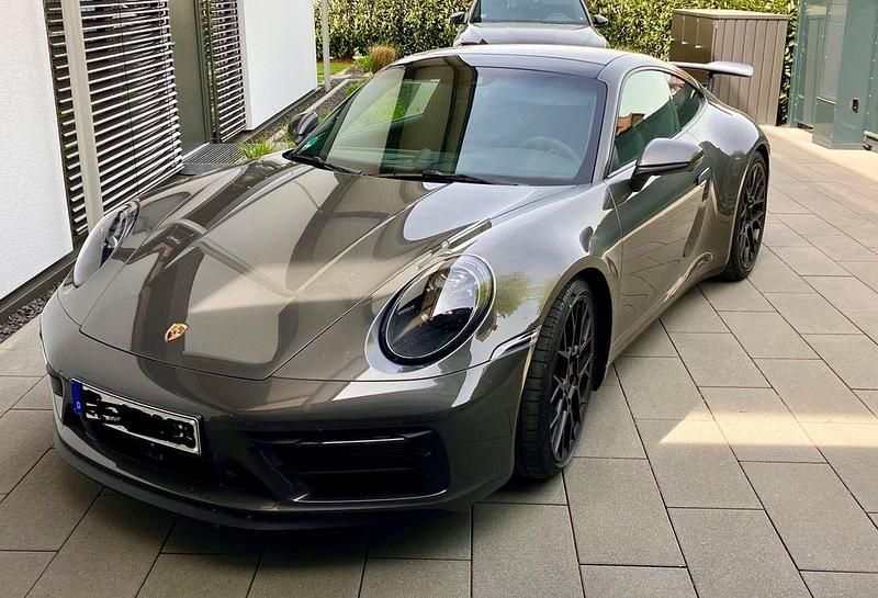 Grau Gebraucht 2024 Porsche 911 Carrera GTS Coupé | 164.500 € (Fairer Preis) - Bild 1/4