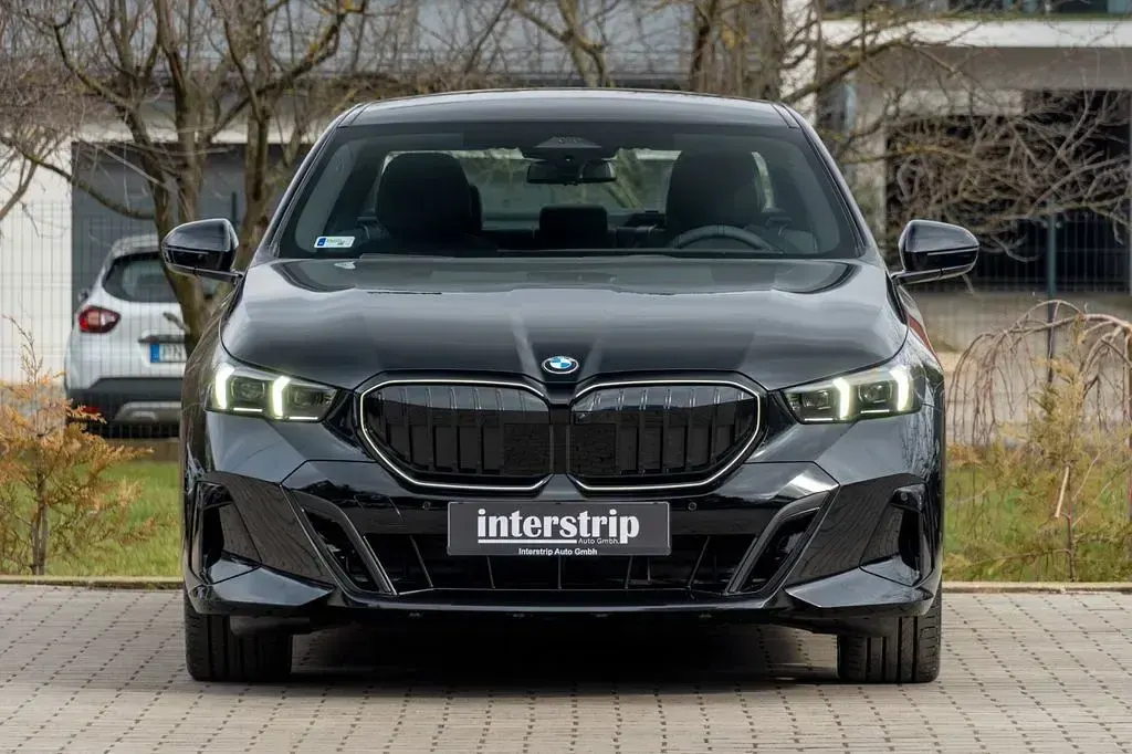 Gebraucht BMW 540 M Sport 303 PS (222 kW) 2026 Schwarz Limousine