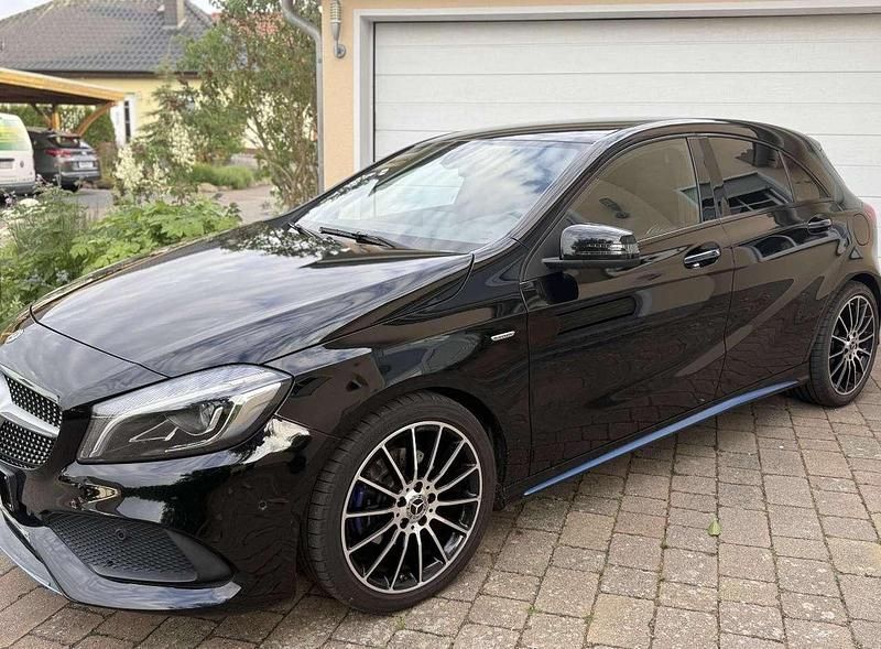 Schwarz Gebraucht 2018 Mercedes A180 AMG Kleinwagen | 17.200 € (Superpreis) - Bild 1/4