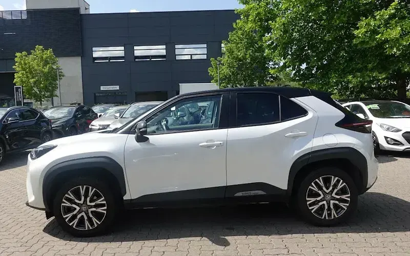 Gebraucht Toyota Yaris Cross Elegant 116 PS (85 kW) 2023 Schwarz SUV