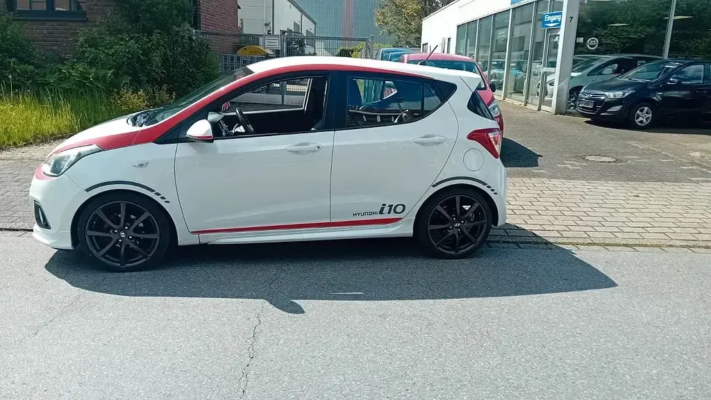 Gebraucht Hyundai i10 Sport 87 PS (63 kW) 2015 Weiß Kleinwagen