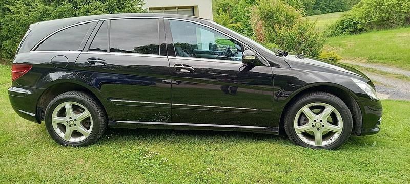 Schwarz Gebraucht 2007 Mercedes R350 AMG Van / Kleinbus | 7.450 € - Bild 1/4
