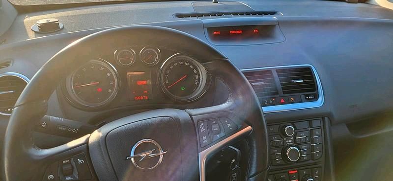 Gebraucht Opel Meriva 140 PS (102 kW) 2011 Schwarz Van / Kleinbus