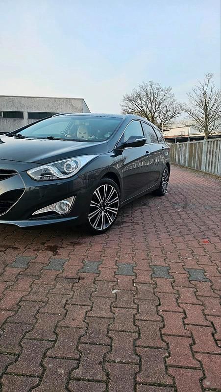 Gebraucht Hyundai i40 116 PS (85 kW) 2014 Schwarz Kombi