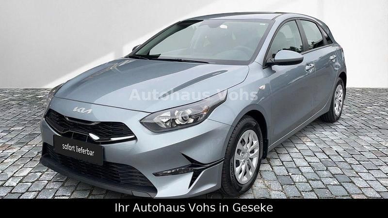 Neu Kia Ceed Best 140 PS (102 kW) 2025 Weiß Kleinwagen
