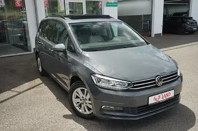 Gebraucht VW Touran 150 PS (110 kW) 2023 Grau Van / Kleinbus