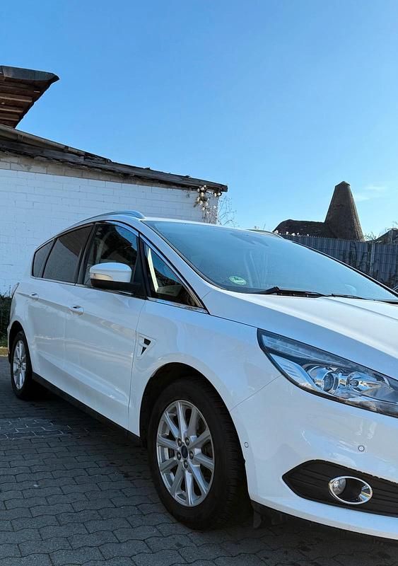 Gebraucht Ford S-MAX S 2017 Weiß Van / Kleinbus