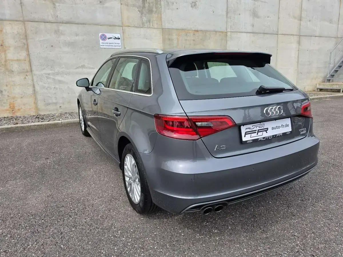 Używany Audi A3 Ambiente 150 KM (110 kW) 2015 Szary Sedan/Limuzyna