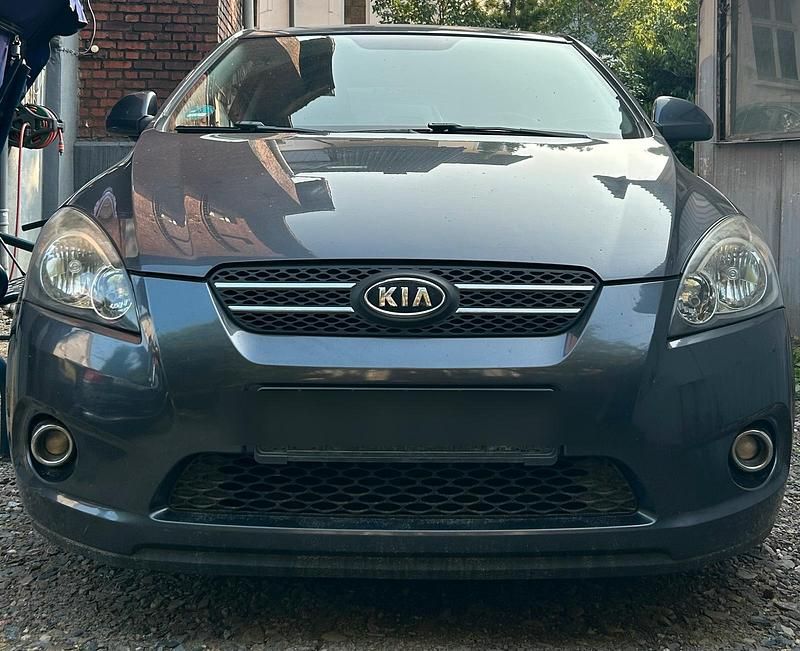 Grau Gebraucht 2009 Kia Ceed Coupé | 2.450 € (Fairer Preis) - Bild 1/4