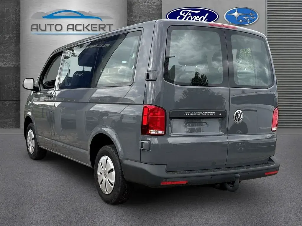 Gebraucht VW Transporter 110 PS (80 kW) 2024 Grau Van