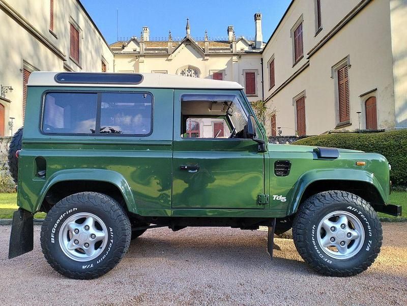 Gebraucht Land Rover Defender 122 PS (89 kW) 1999 Grün Kombi