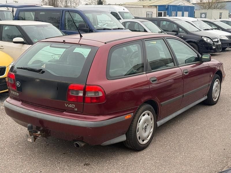Gebraucht Volvo V40 116 PS (85 kW) 1997 Rot Kombi