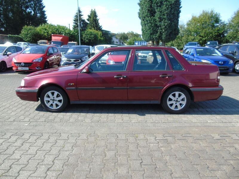 Gebraucht Volvo 460 90 PS (66 kW) 1996 Rot Limousine
