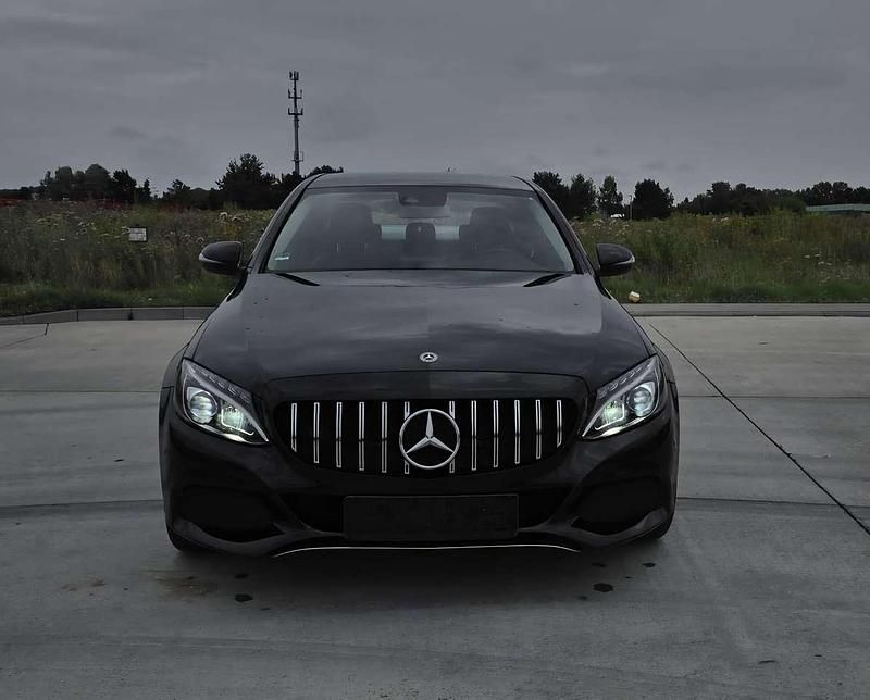 Gebraucht Mercedes C180 156 PS (114 kW) 2018 Schwarz Limousine