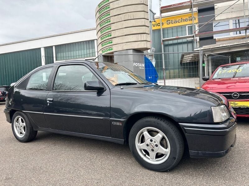 Schwarz Gebraucht 1991 Opel Kadett Limousine | 7.580 € - Bild 1/4