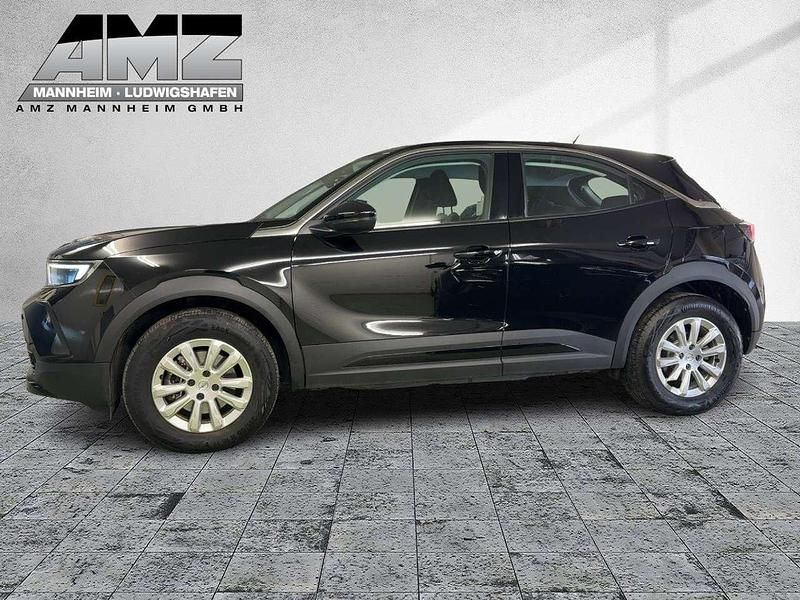 Gebraucht Opel Mokka-e Edition 100 kW (136 PS) 2023 Lackierung schwarz perla nera/ SUV
