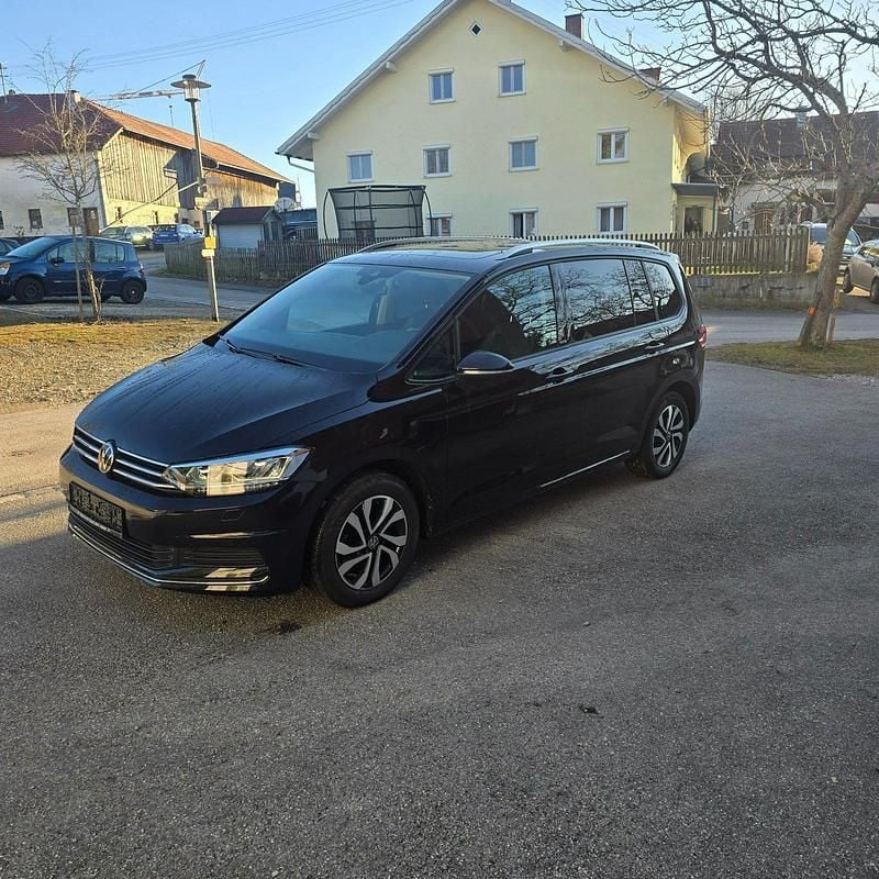 Gebraucht VW Touran Active 150 PS (110 kW) 2023 Schwarz Van / Kleinbus