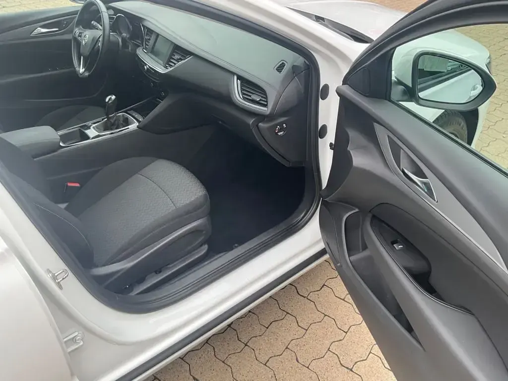 Gebraucht Opel Insignia Edition 140 PS (102 kW) 2018 Weiß Limousine