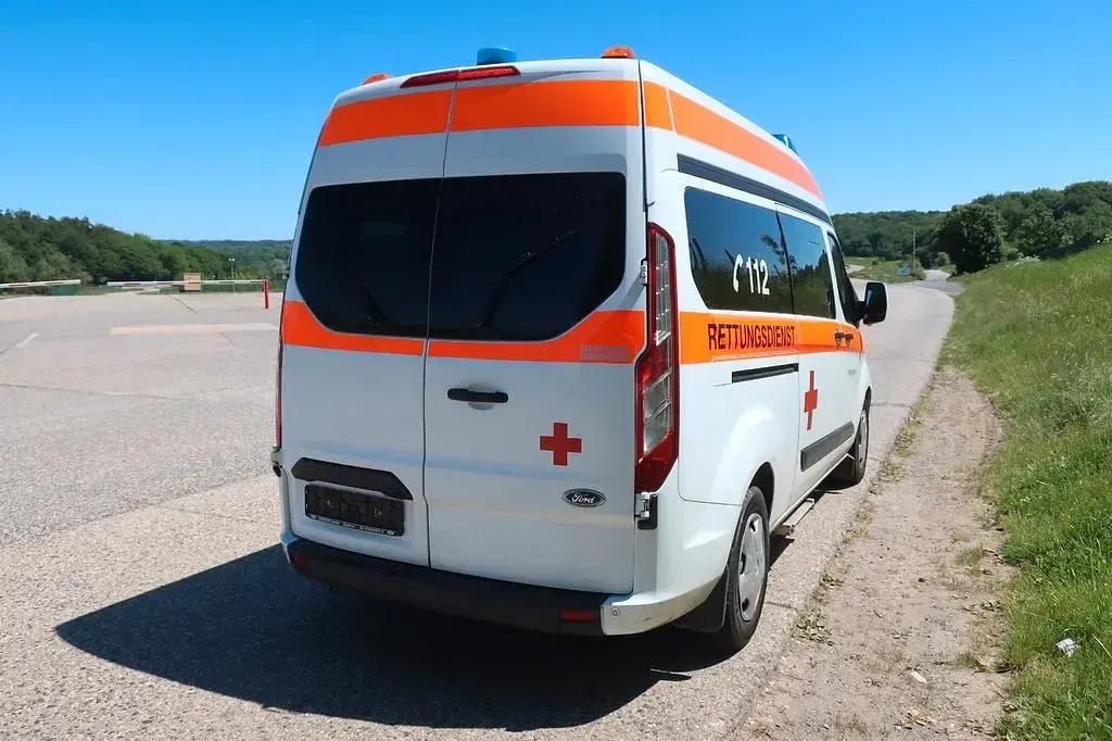 Gebraucht Ford Transit 131 PS (96 kW) 2018 Weiß Van / Kleinbus