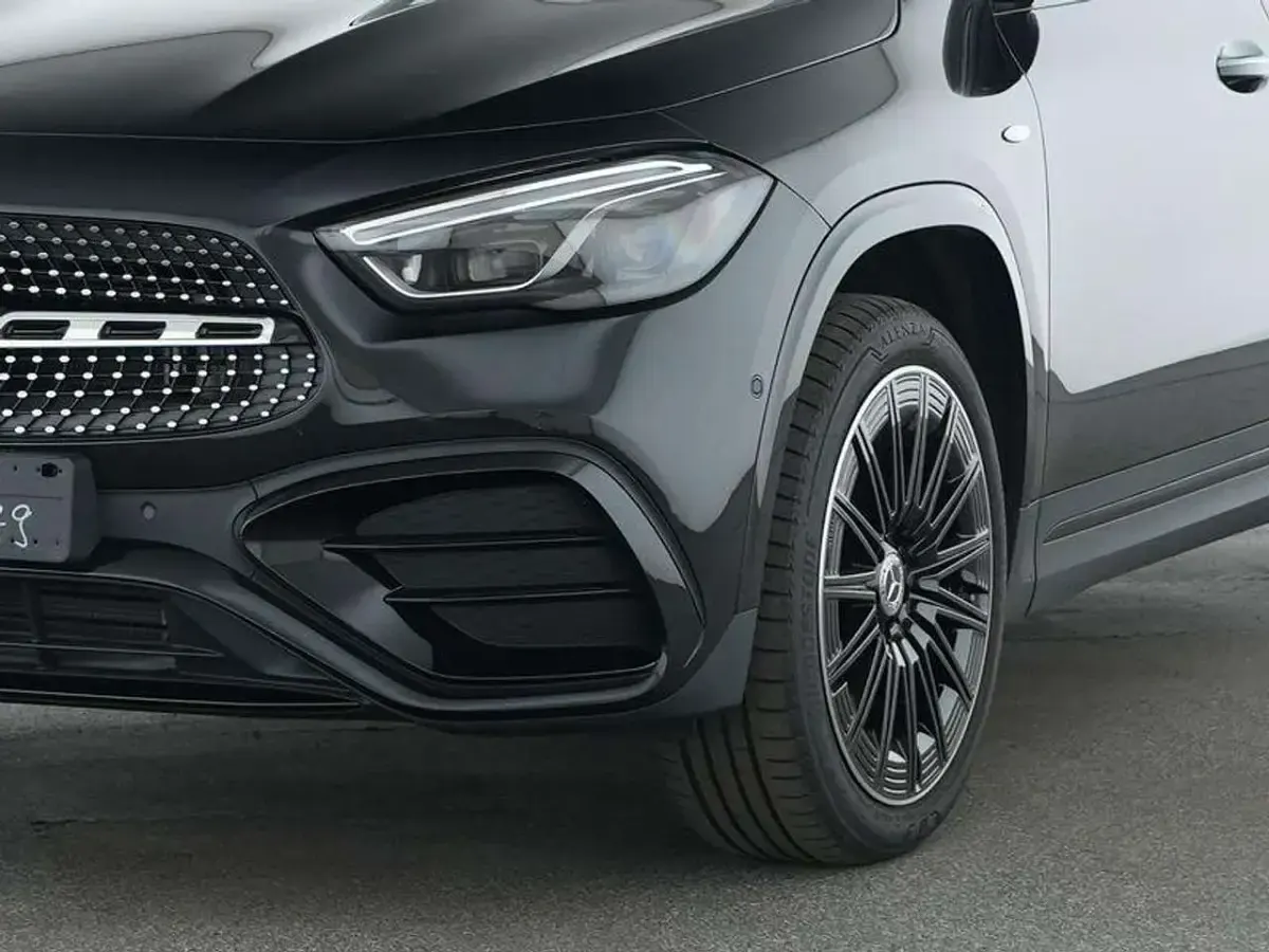 Gebraucht Mercedes GLA250 AMG Line Premium Plus 163 PS (119 kW) 2025 Metalliclack kosmosschwarz SUV