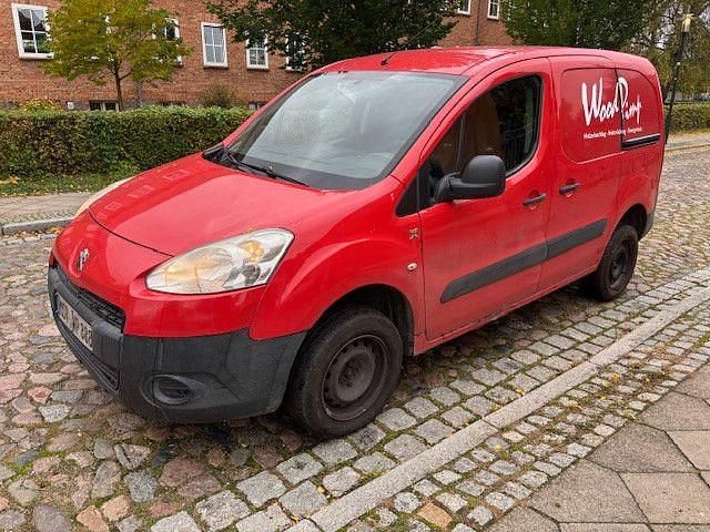 Rot Gebraucht 2014 Peugeot Partner Comfort Van | 2.993 € - Bild 1/4