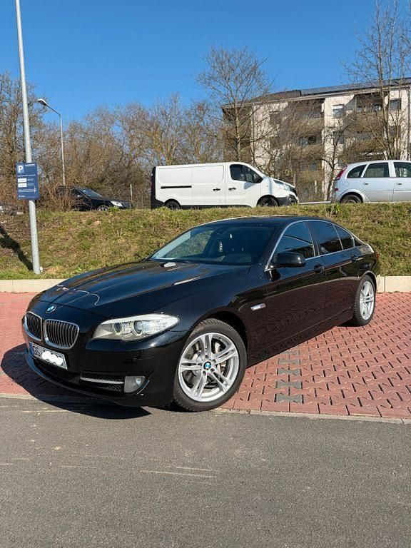 Gebraucht BMW 530 245 PS (180 kW) 2011 Schwarz Limousine