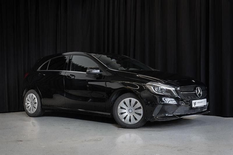 Gebraucht Mercedes A180 122 PS (89 kW) 2016 Schwarz Limousine