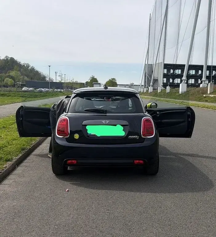 Usata Mini Cooper SE 135 kW (184 CV) 2021 Blu Utilitaria