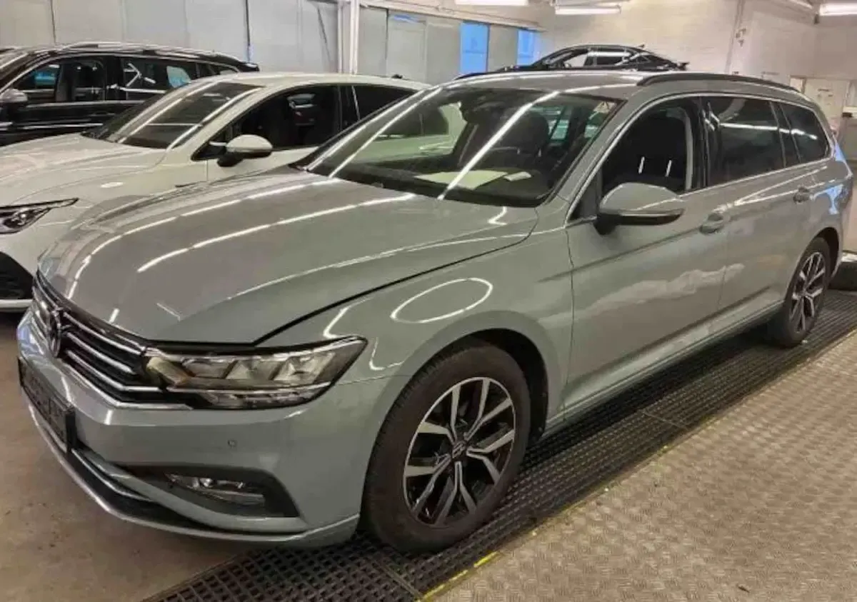 Gebraucht VW Passat Business 190 PS (139 kW) 2023 Mondsteingrau Kombi